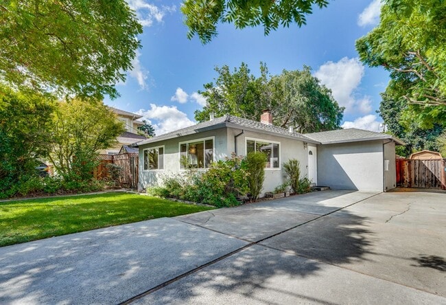 Primary Photo - Updated 3 bedroom , 2 bath home in Mountai...