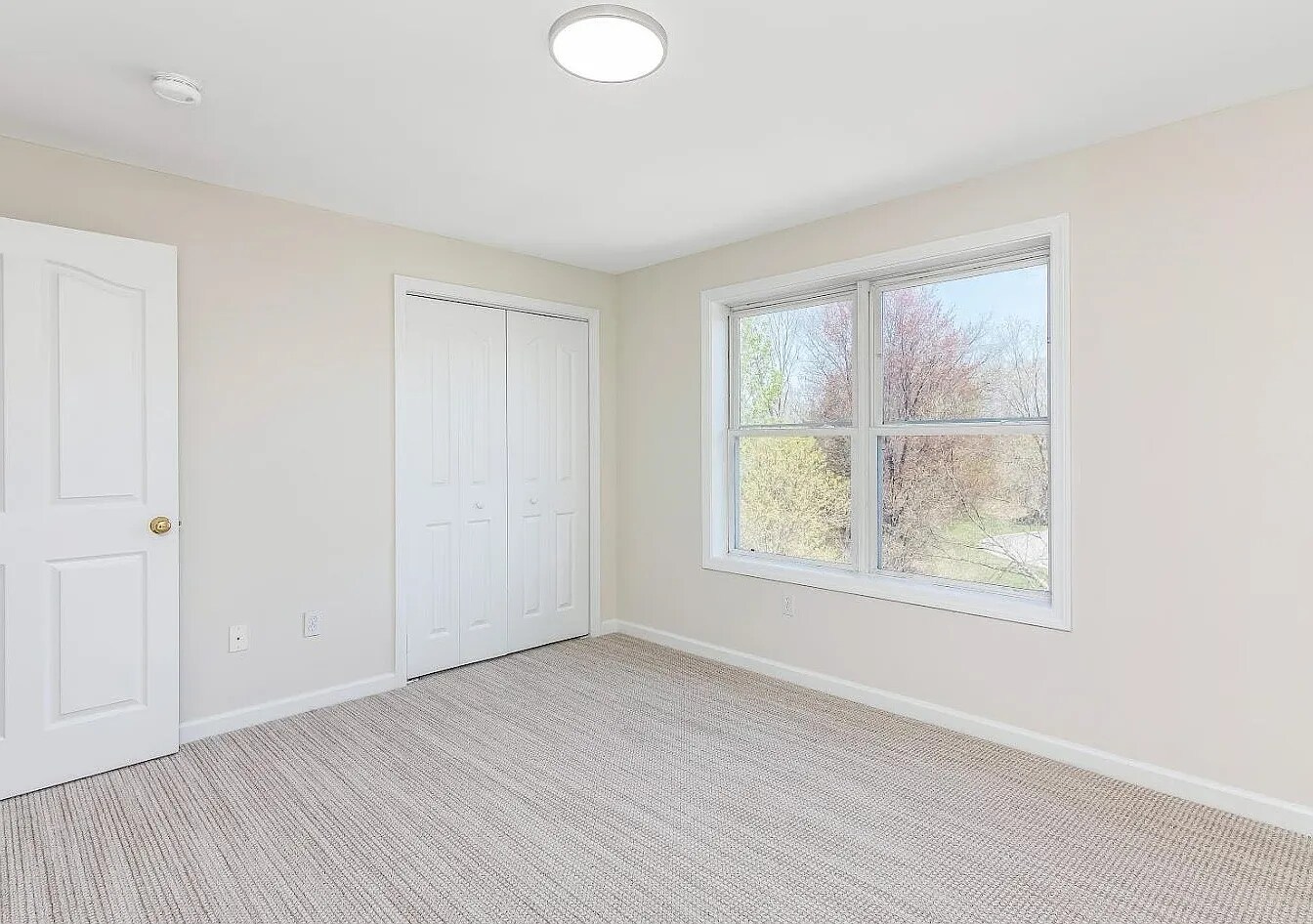 2nd bedroom - 111 Claire Point Rd