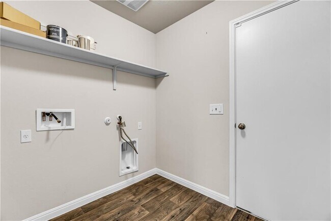 Building Photo - 200 Sandhill Piper St