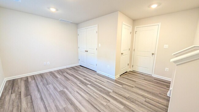 Building Photo - 1327 Cedar Vly Rd