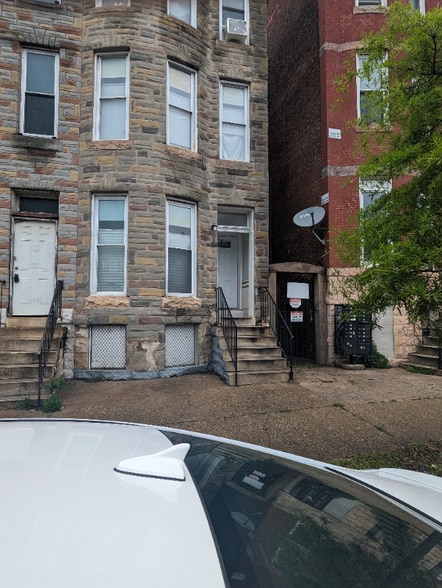 Primary Photo - 2020 W North Ave