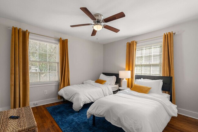 Building Photo - 1707 1st Terrace