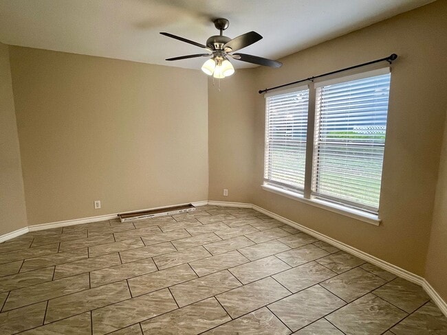 Building Photo - 3/2/2 Single Story Hidden Gem ~ Conveniently Located to RAFB, SAMMC & shopping ~ Move in Ready!