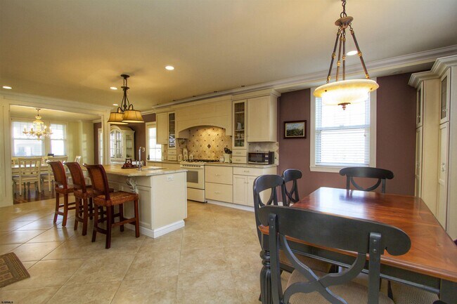 Building Photo - 2 S Dudley Ave