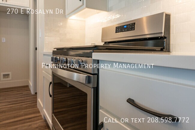 Building Photo - 270 E Rosalyn Dr