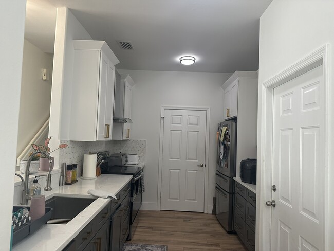 Building Photo - 14921 Summit Pl Cir