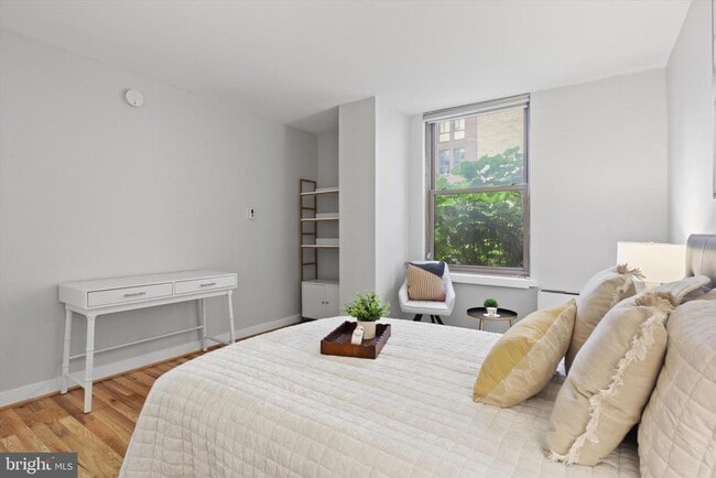 Building Photo - 1260 21st St NW