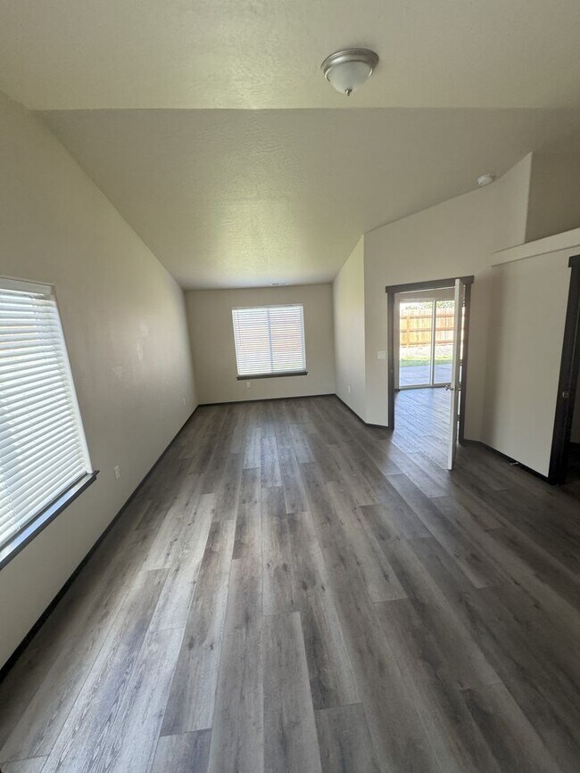 Building Photo - 363 Cardinal Pl