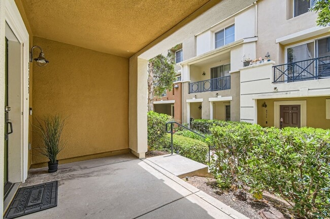 Building Photo - Stylish 3BR Townhome in Prime Central SD –...
