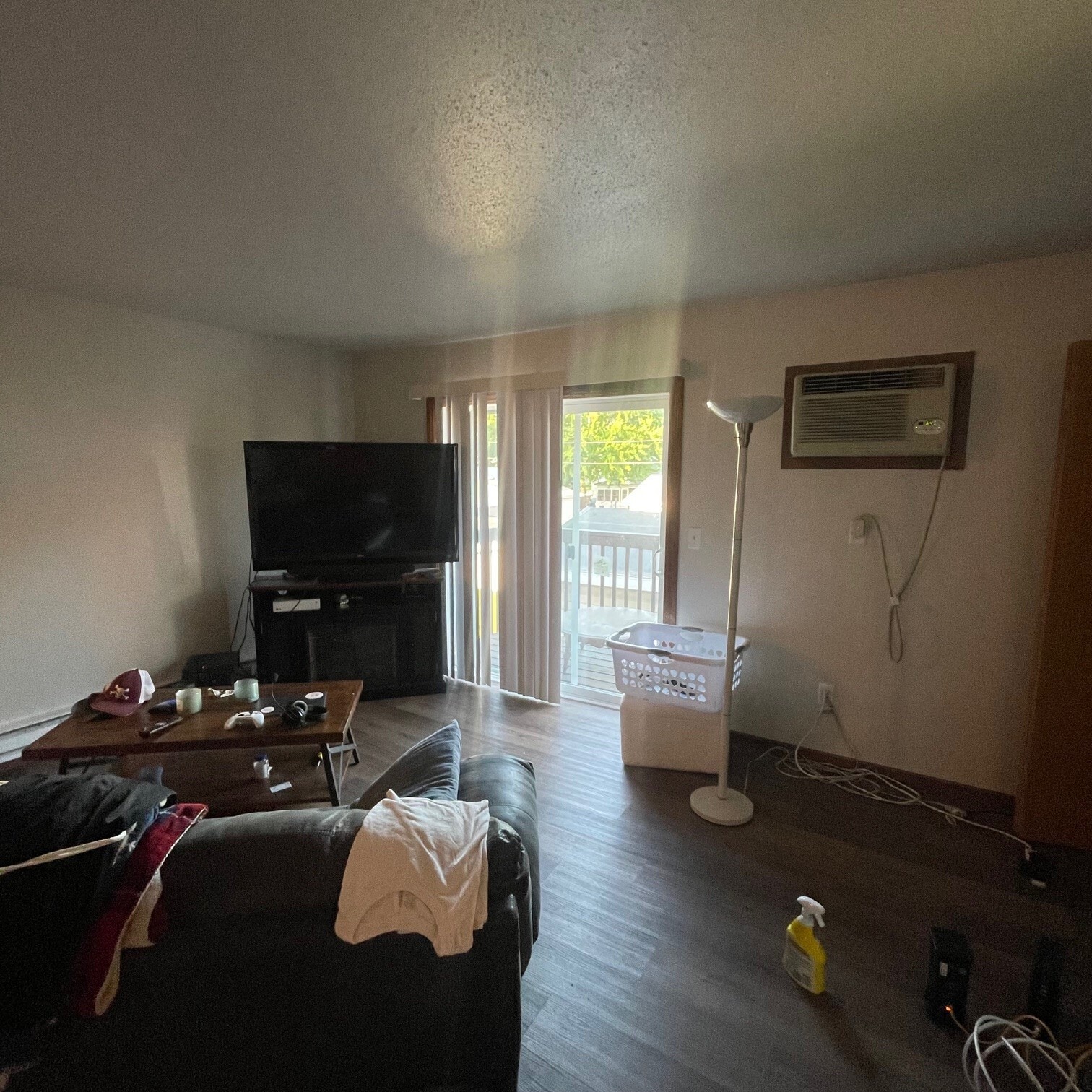Unit 3 Living Room - 1035 Green Bay St