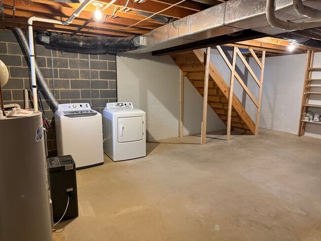 Building Photo - 1560 Buttercup Dr