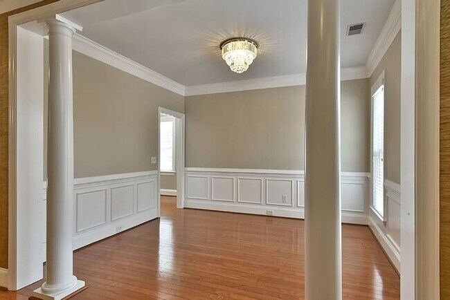 Building Photo - Wildewood in Northeast Columbia--Offering Self Guided Tour with RENTLY!