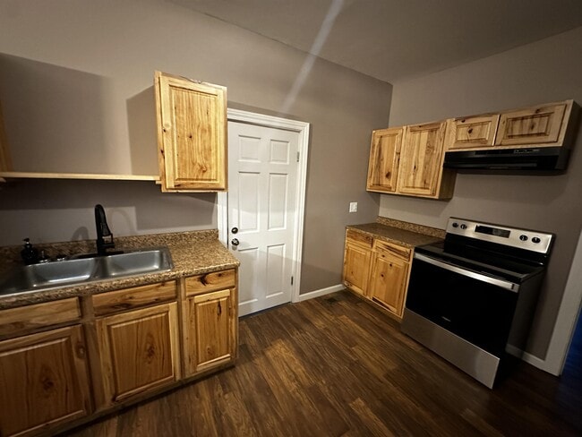 Building Photo - 111 Elm St