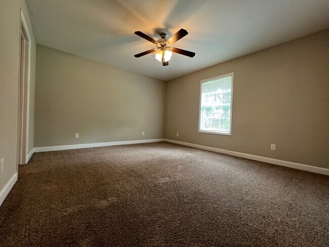 Building Photo - 121 Nature Way