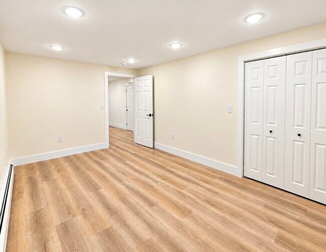 Building Photo - 156 Nelson Ave