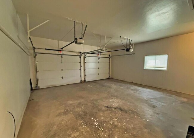 Building Photo - South Fork Rental Home