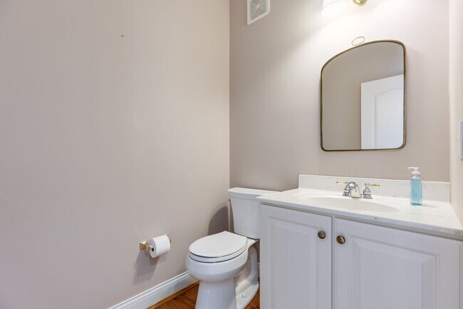 Building Photo - Short term rental available