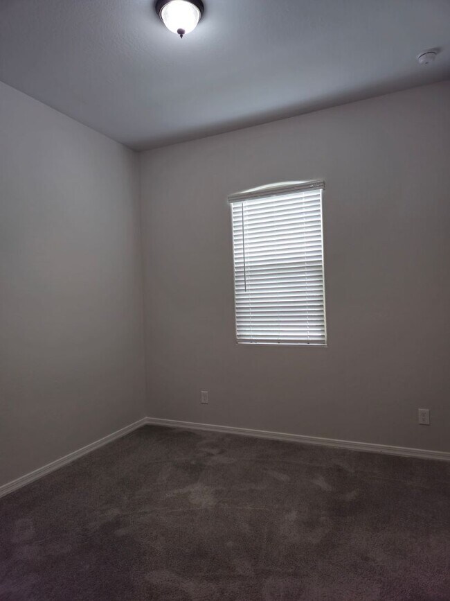Building Photo - Beautiful 4 Bedroom 3 Bath Home in Gated C...