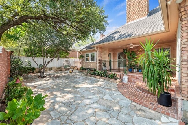 Building Photo - 6002 Ascot Cove