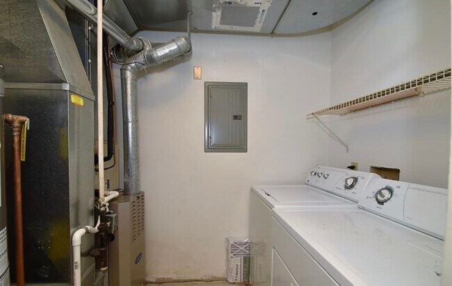 Building Photo - 1448 Cedarwood Dr