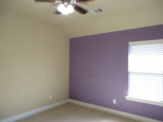 Building Photo - 3 Bedroom 2 Bathroom Siena Round Rock Home
