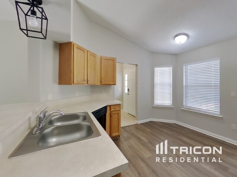 Building Photo - 11110 Lauren Oak Ln S