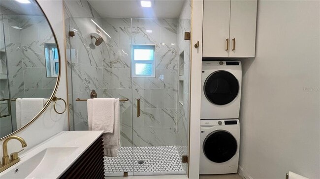 Building Photo - 1230 Essex Dr N