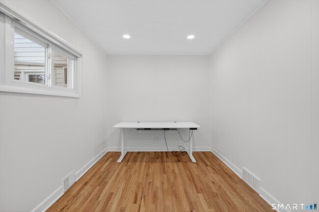 Building Photo - 195 Laurel Pl