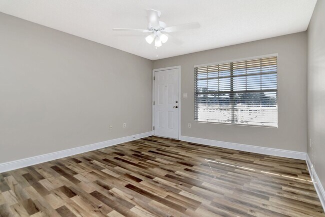 Building Photo - Water Front 1 Bedroom 1 Bath Condo for Rent in Brandon - 2nd Floor - Incredible Views