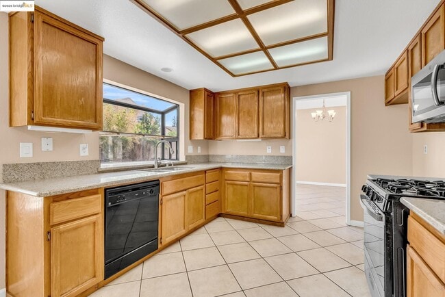 Building Photo - 4820 Ridgeview Dr
