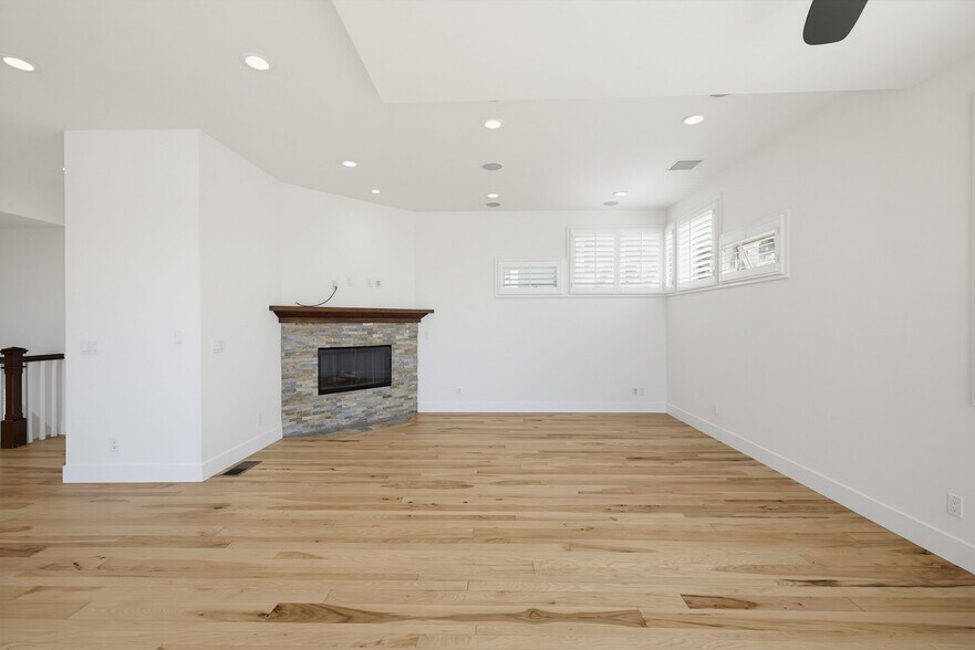Building Photo - 733 21st St
