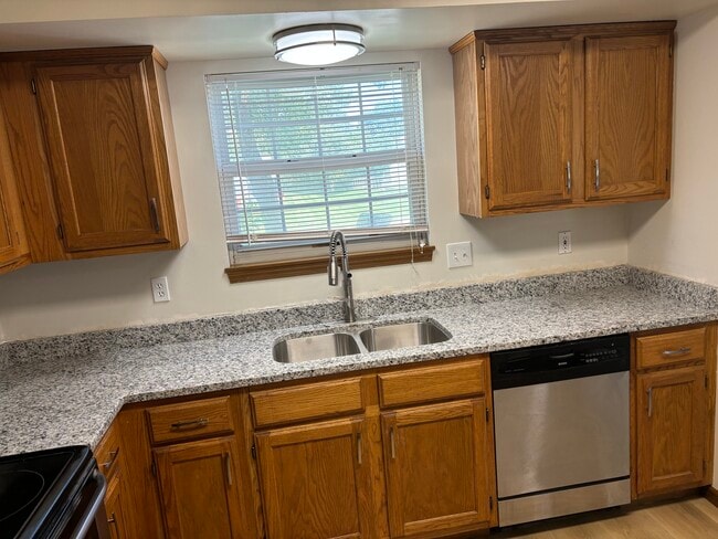 Building Photo - 1329 East 21st terrace