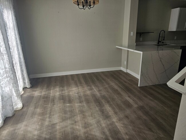 Building Photo - Beautiful Townhome For Rent