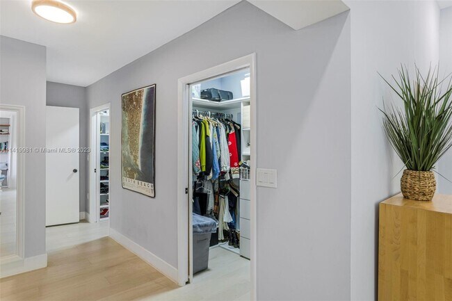 Building Photo - 890 NE 90th St