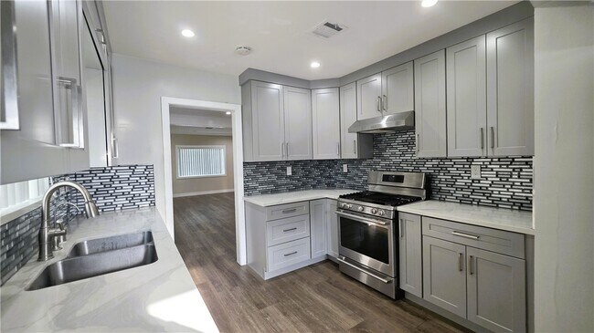 Building Photo - 2431 N Lamer St