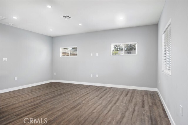Building Photo - 6508 Oakdale Ave