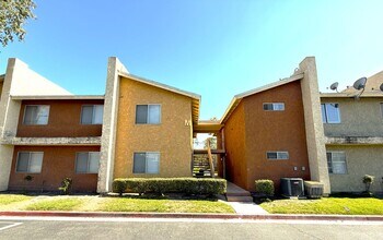 Building Photo - 1025 N Tippecanoe Ave