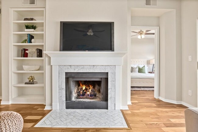 Building Photo - 6000 Shepherd Mountain Cove