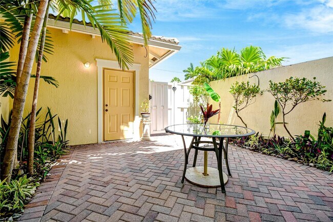 Building Photo - 1061 NW 18th Ave