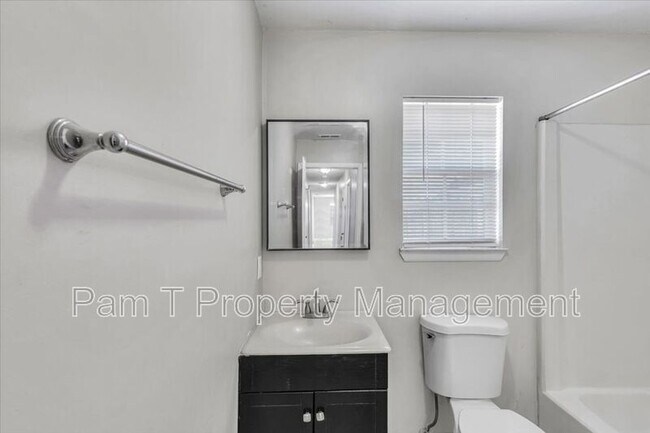 Building Photo - 1835 Upson St