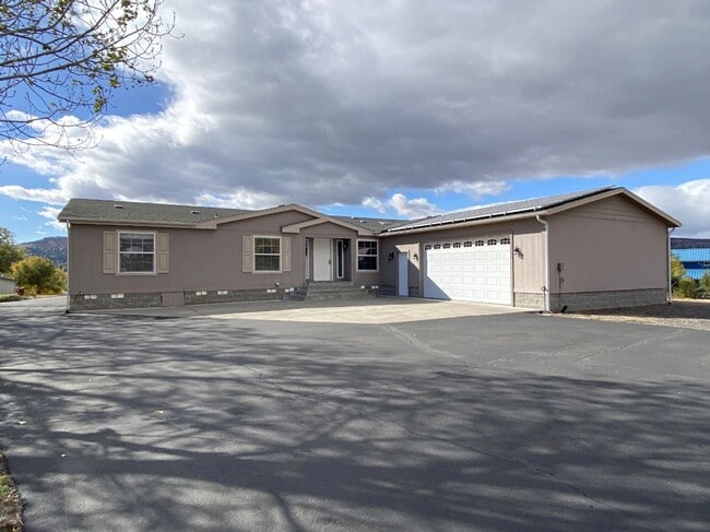 Building Photo - Serene in Dallesport, WA