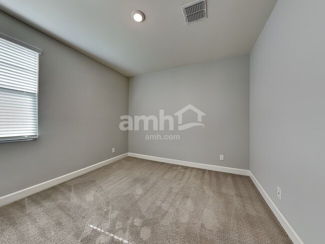 Building Photo - 18256 W Thunderhill Pl