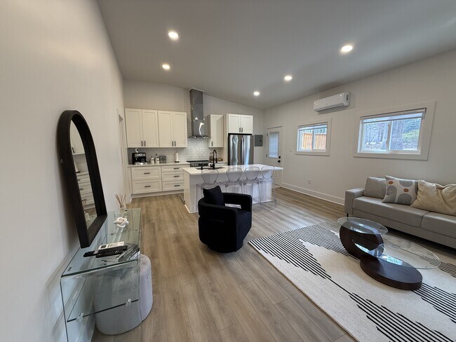 Building Photo - 8625 Cedarbrook Dr