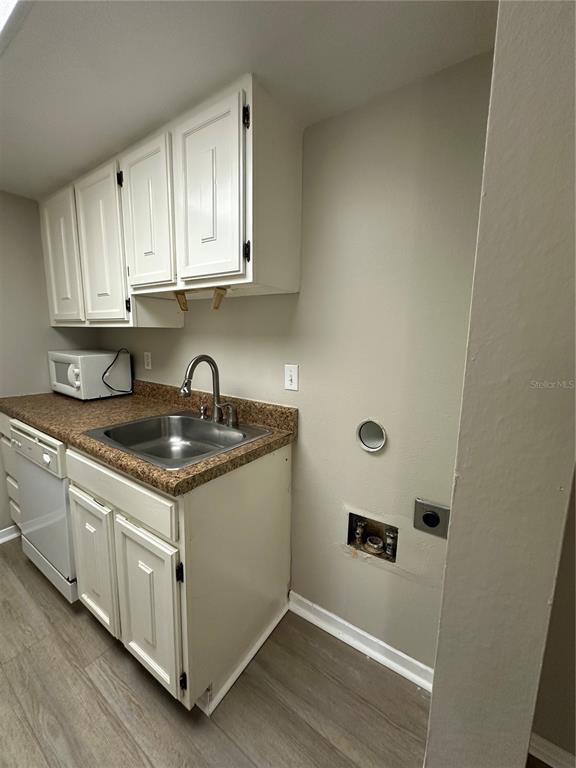Building Photo - 6063 Village Cir S