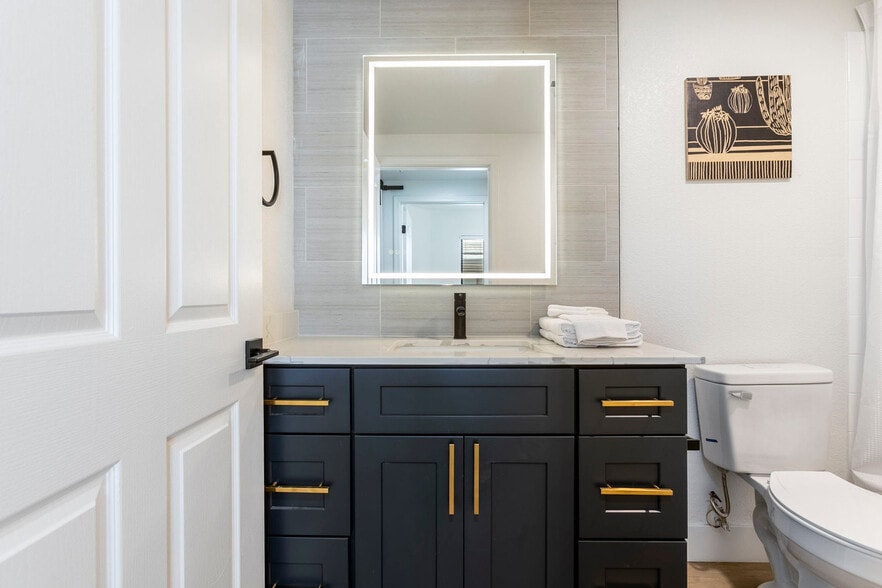 Building Photo - 15608 N 71st St