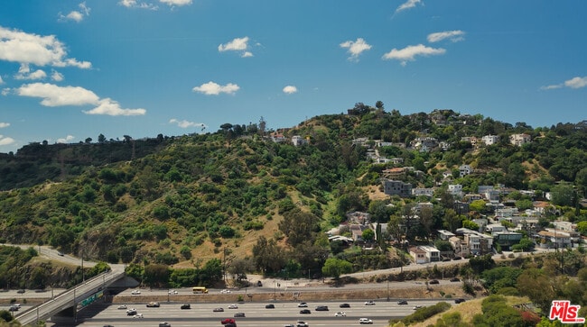 Building Photo - 6871 Pacific View Dr