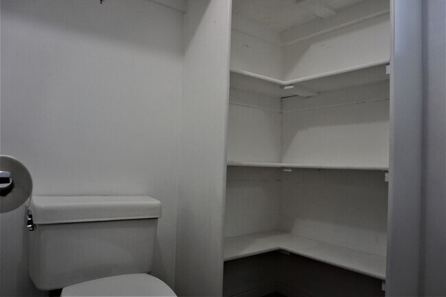 Building Photo - Quiet 4 Bedroom 2.5 Bath Taylorsville Home