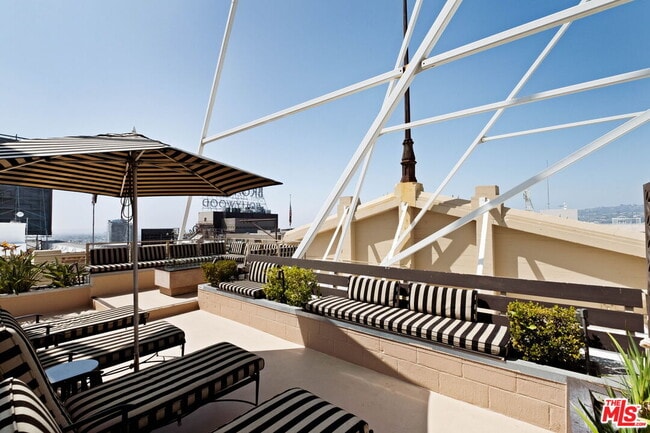 Building Photo - 6253 Hollywood Blvd