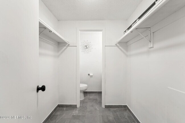 Building Photo - 4212 Pointe Haven Dr N