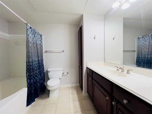Building Photo - 7575 Kirby Dr